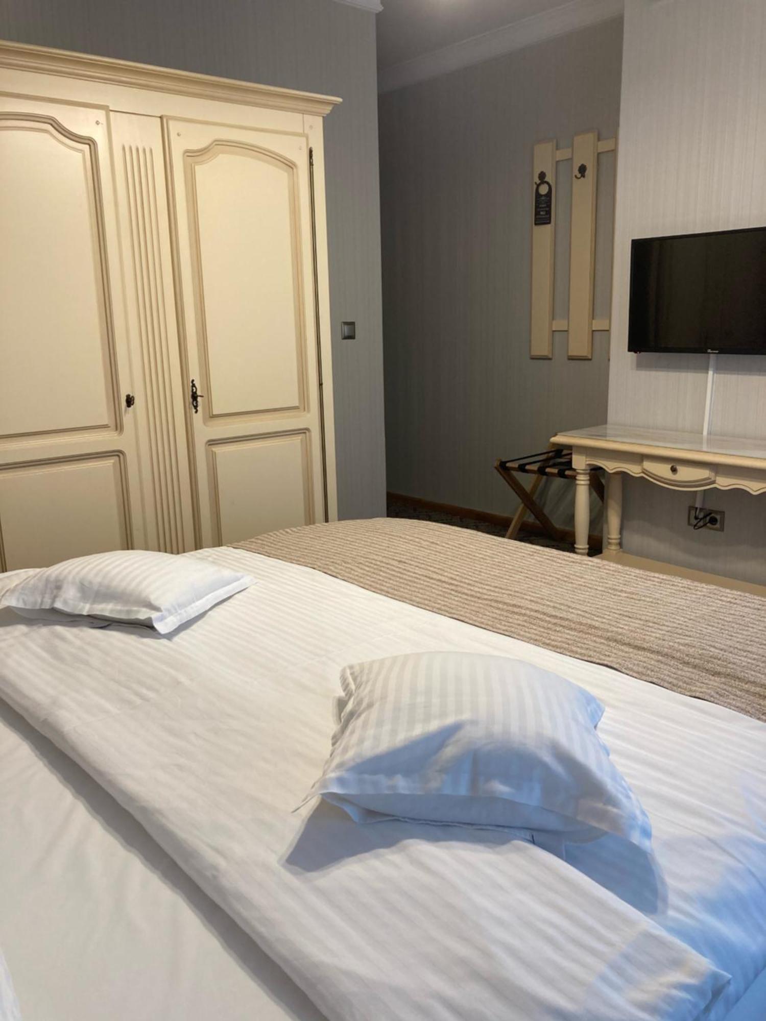 Hotel Roser House Boutique - Pe Malul Lacului Colibiţa Camera foto