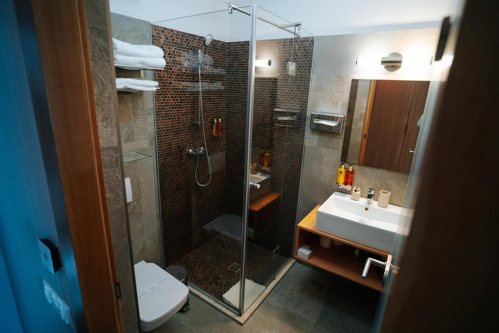 Hotel Roser House Boutique - Pe Malul Lacului Colibiţa Esterno foto